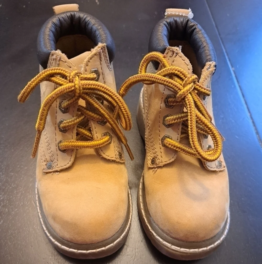 Buster Brown Boys Utility Boots    Size 8 1/2